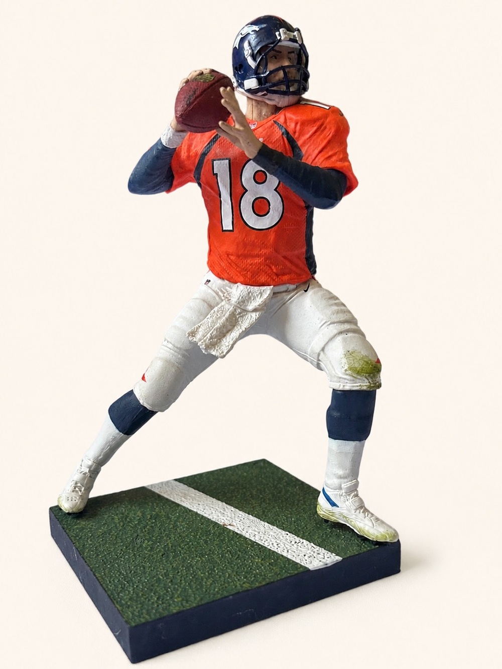 Peyton Manning #18 Denver Broncos NFL Display Figure Statue